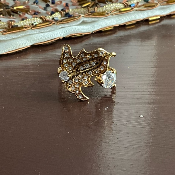 Gold tone leaf ring with rhinestones size 10 - Picture 8 of 12